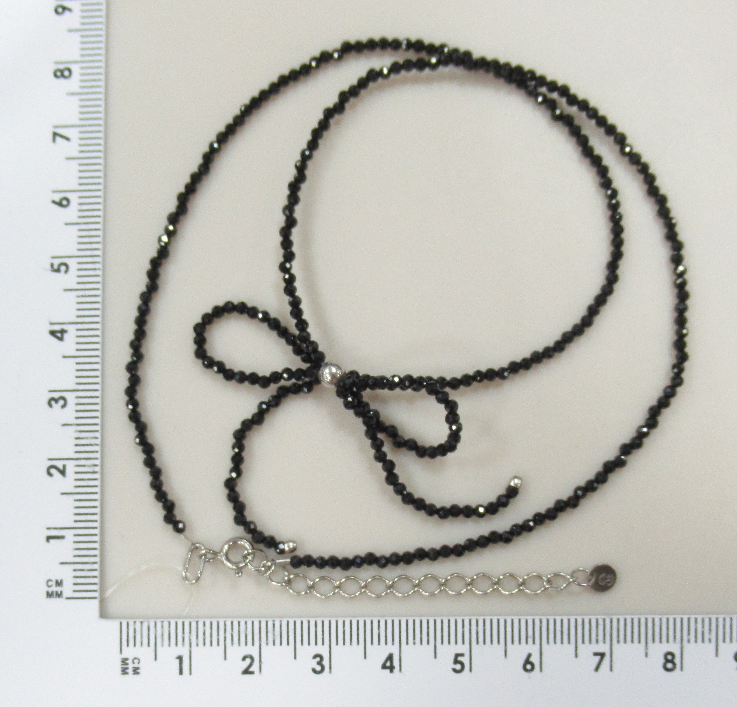 Серебряное колье со шпинелью "Бант"